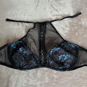 Victoria’s Secret underwire bralette - size S